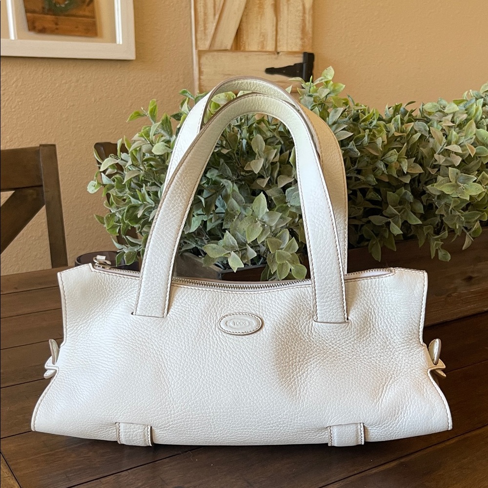 Tod's White Pebbled Leather Shoulder Bag